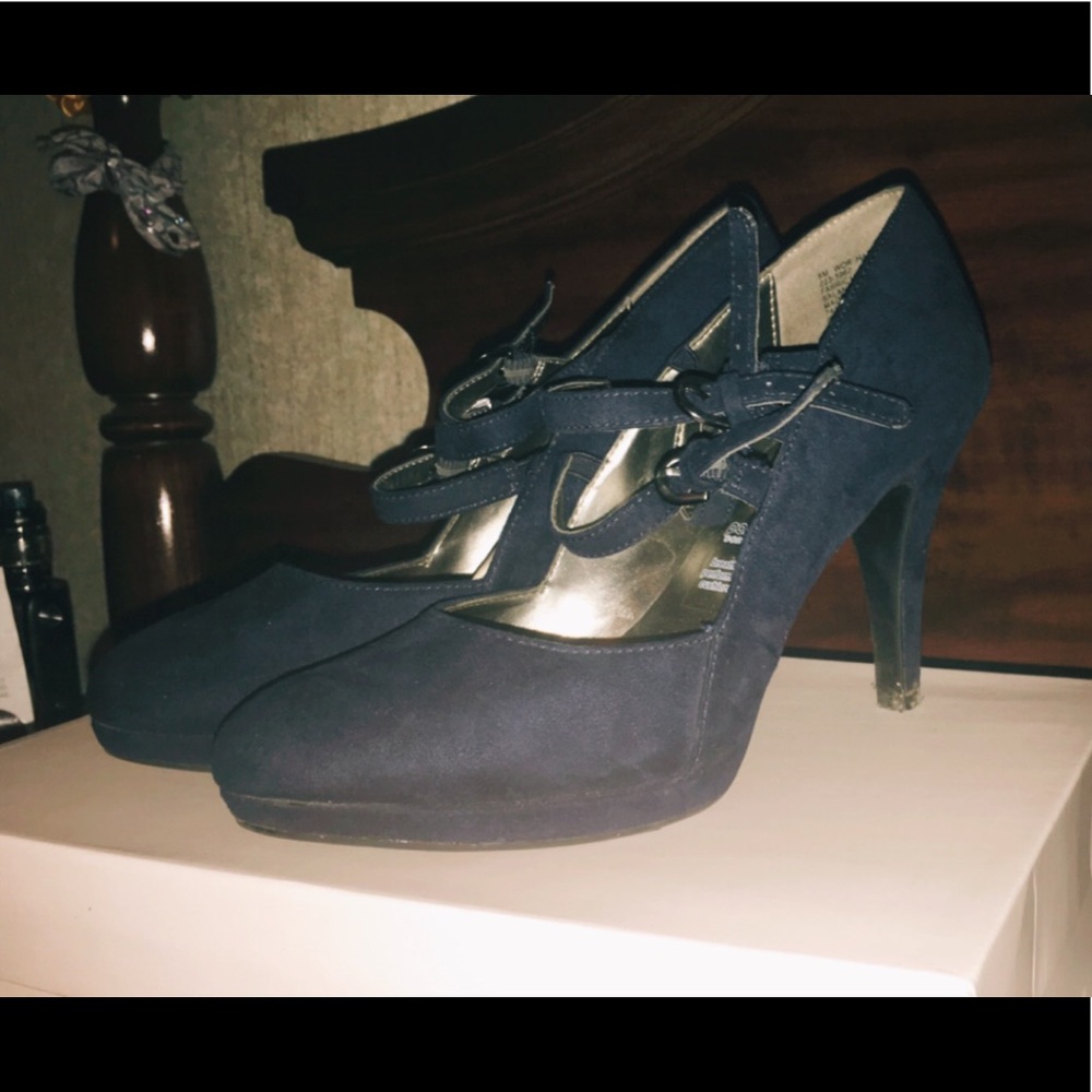 Shoes - Picture 2 of 3